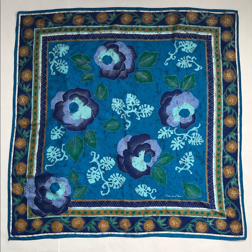 Oscar de la Renta Silk Scarf 36” Square Blue Purple